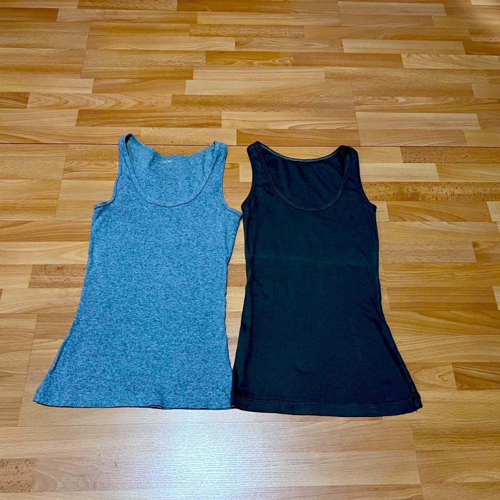Women’s Gray and Dark Green Tank Tops Sz.M